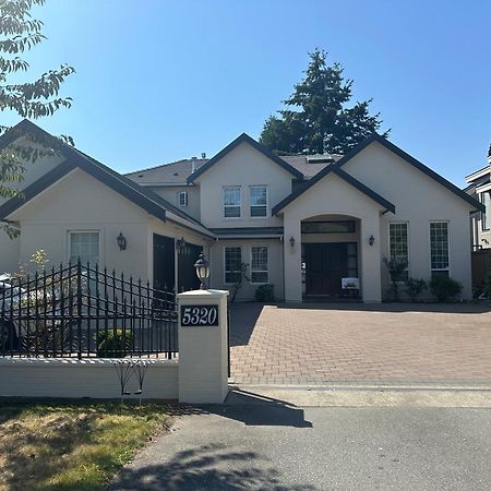 Vancouver Luxury Homestay Ричмонд Екстер'єр фото